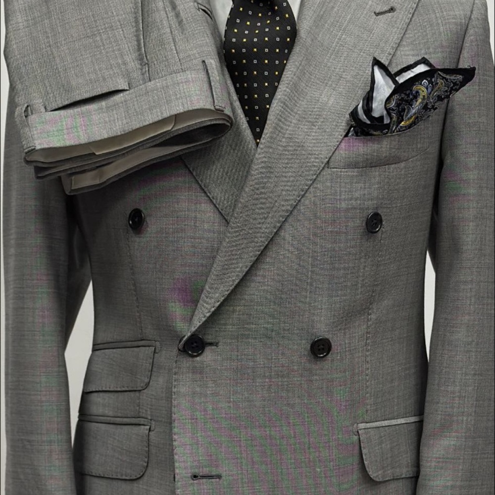 Elegant light Gray Double-Breasted Suit